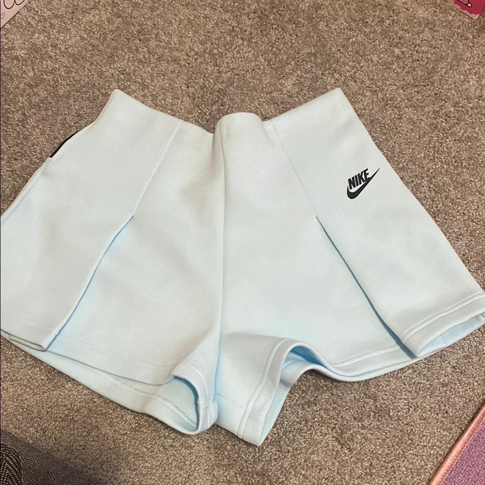 Nike Women's Tech Fleece Pleated Shorts - Picture 1 of 7